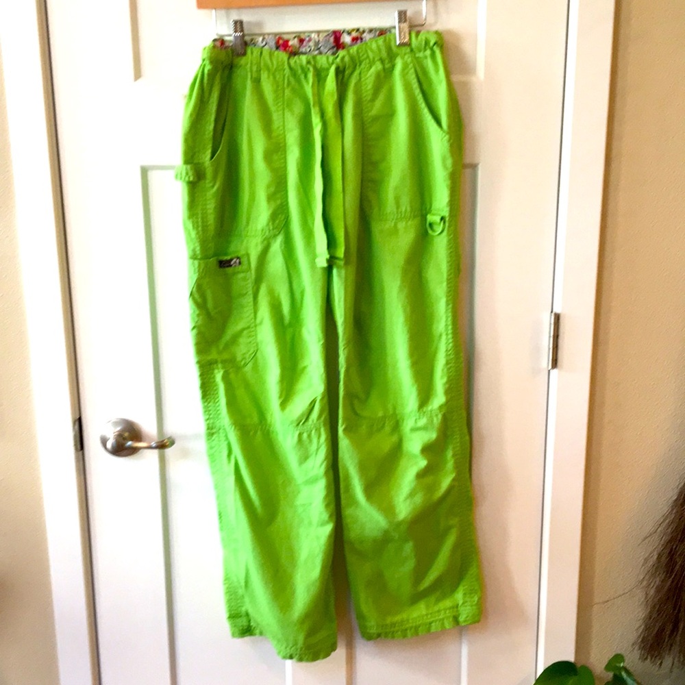 NWOT Koi Lindsey Cargo scrub pants